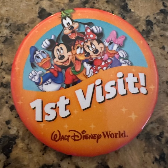 Disney 1st visit metal button (Walt Disney World) - Picture 1 of 2